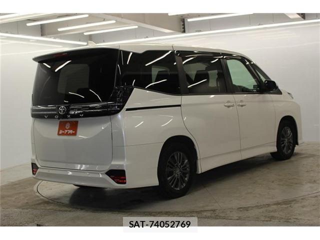 Toyota VOXY 2022-12 6674092-4