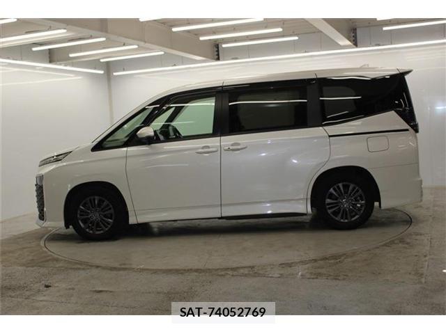 Toyota VOXY 2022-12 6674092-7