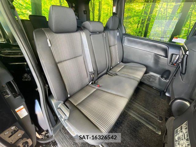 Toyota VOXY 2018-08 6674091-9