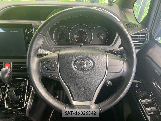 Toyota VOXY 2018-08 6674091-11
