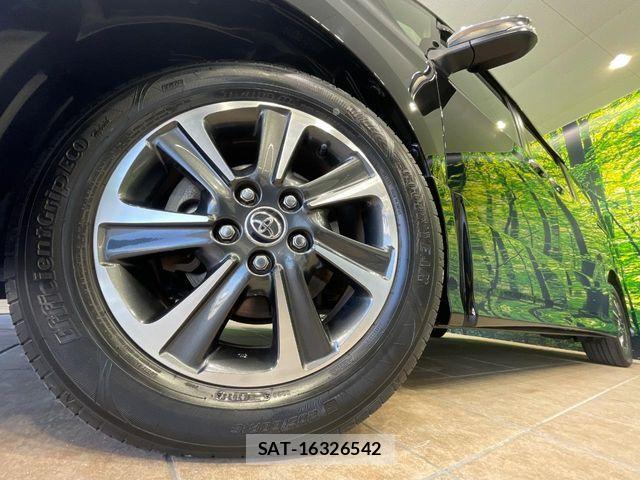 Toyota VOXY 2018-08 6674091-12