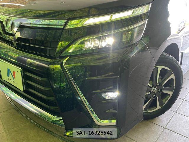 Toyota VOXY 2018-08 6674091-13