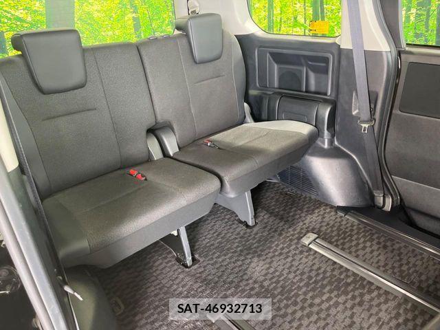 Toyota VOXY 2012-11 6674106-9