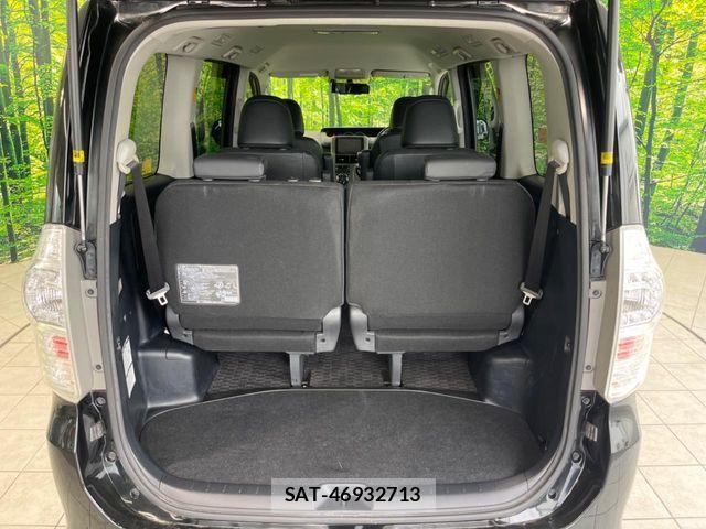 Toyota VOXY 2012-11 6674106-10