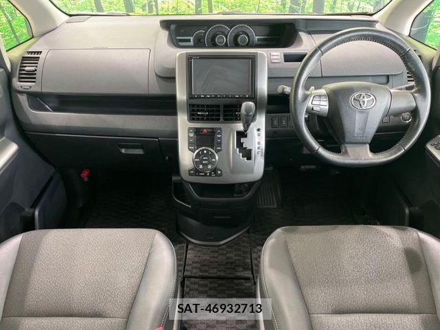 Toyota VOXY 2012-11 6674106-1