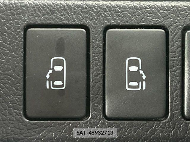 Toyota VOXY 2012-11 6674106-4