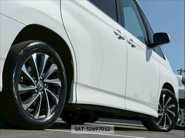 Toyota VOXY 2025-04 6674081-18