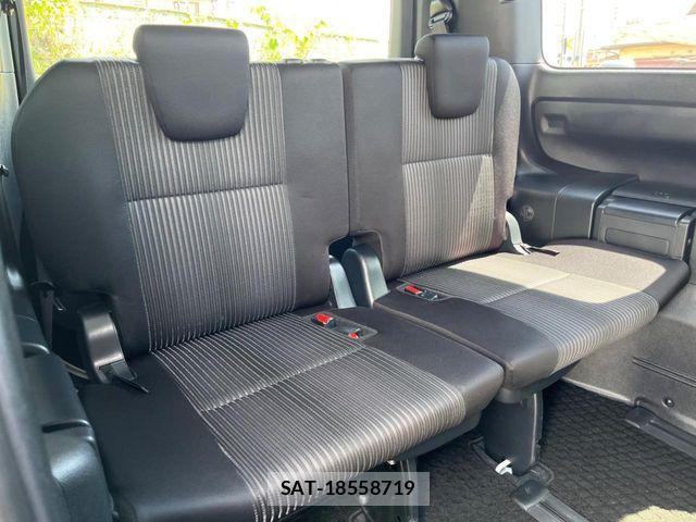 Toyota VOXY 2017-10 6674099-9