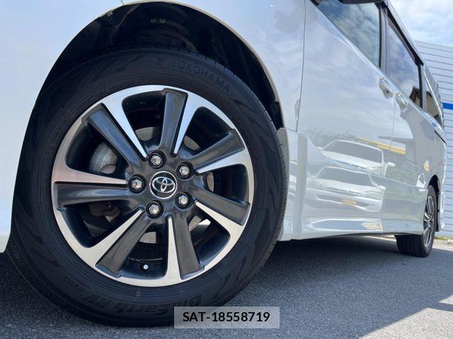 Toyota VOXY 2017-10 6674099-13