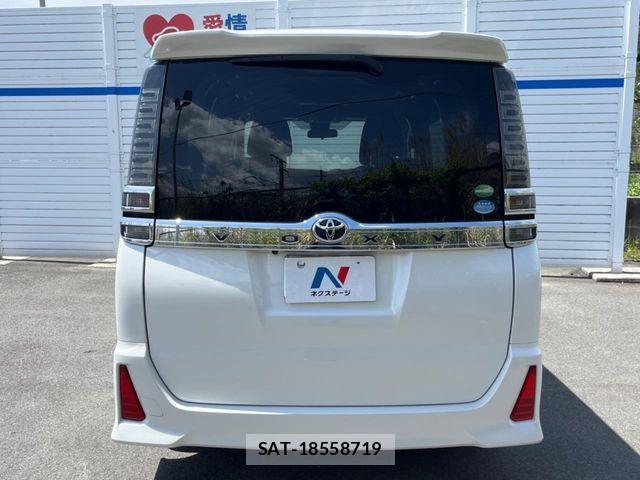Toyota VOXY 2017-10 6674099-15