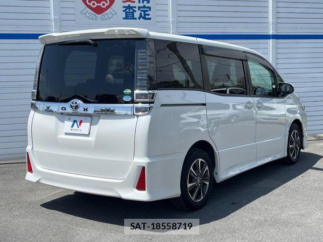 Toyota VOXY 2017-10 6674099-17