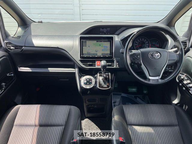 Toyota VOXY 2017-10 6674099-1