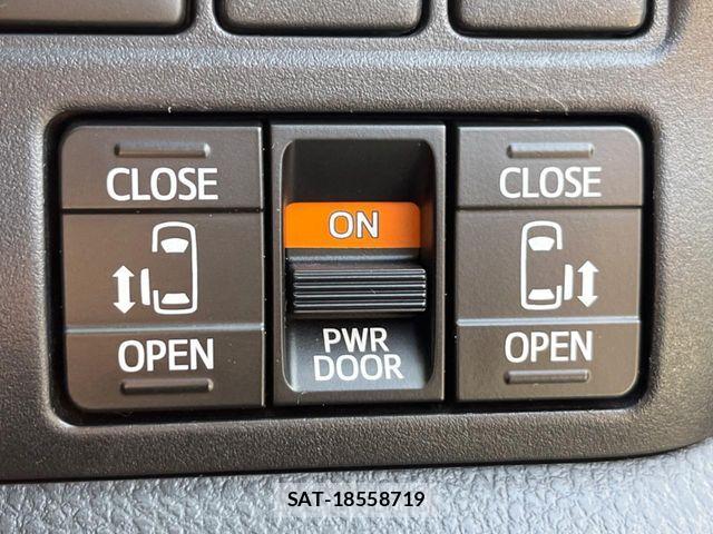 Toyota VOXY 2017-10 6674099-5