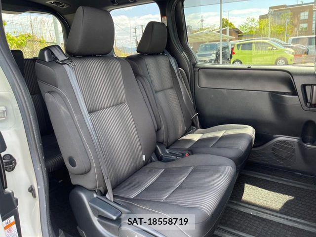 Toyota VOXY 2017-10 6674099-8
