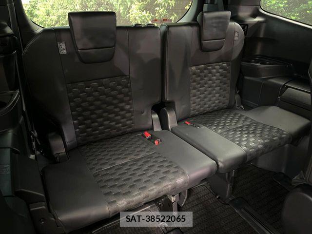 Toyota VOXY 2023-07 6674080-11