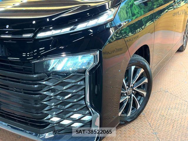 Toyota VOXY 2023-07 6674080-13