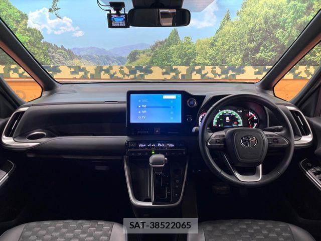 Toyota VOXY 2023-07 6674080-1