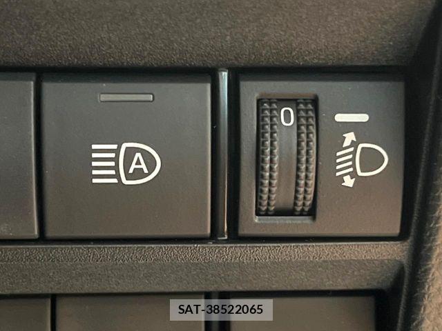 Toyota VOXY 2023-07 6674080-7