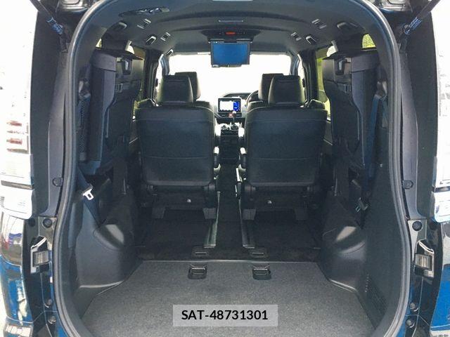 Toyota VOXY 2021-06 6674090-16