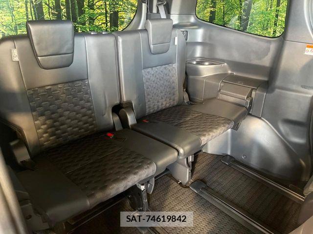Toyota VOXY 2023-01 6674084-9