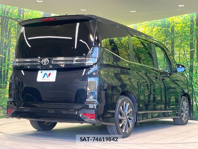 Toyota VOXY 2023-01 6674084-17