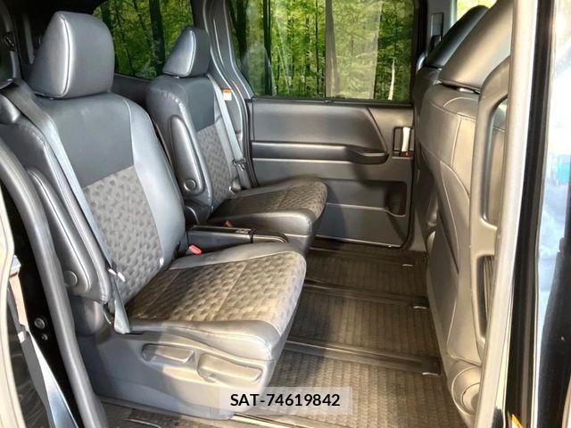 Toyota VOXY 2023-01 6674084-8