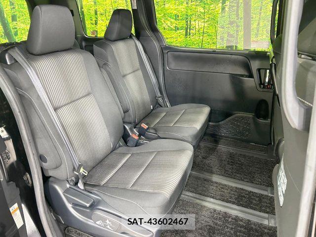 Toyota VOXY 2018-11 6678686-9