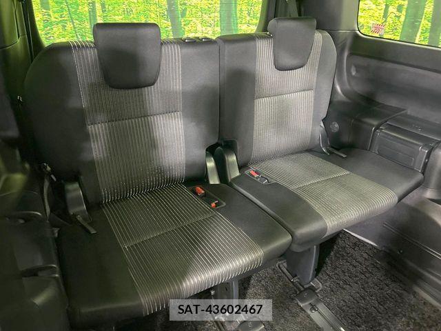 Toyota VOXY 2018-11 6678686-10