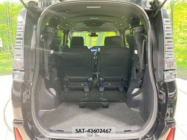 Toyota VOXY 2018-11 6678686-11