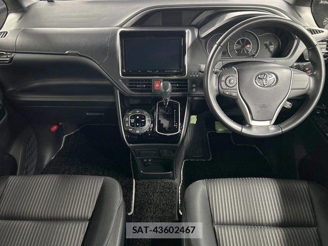 Toyota VOXY 2018-11 6678686-1