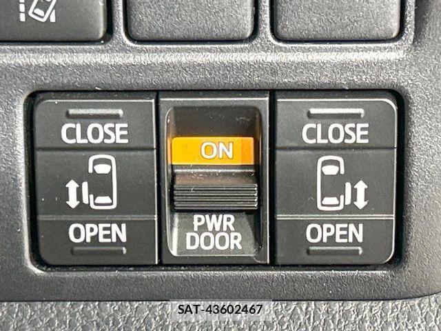 Toyota VOXY 2018-11 6678686-6