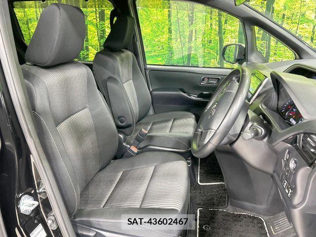 Toyota VOXY 2018-11 6678686-8