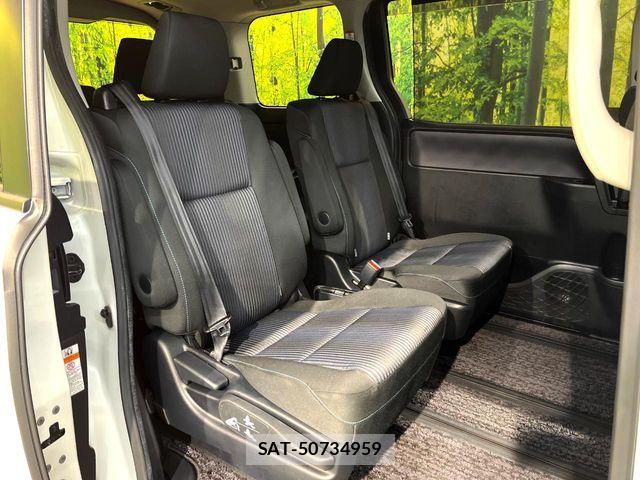 Toyota VOXY 2017-02 6678697-9