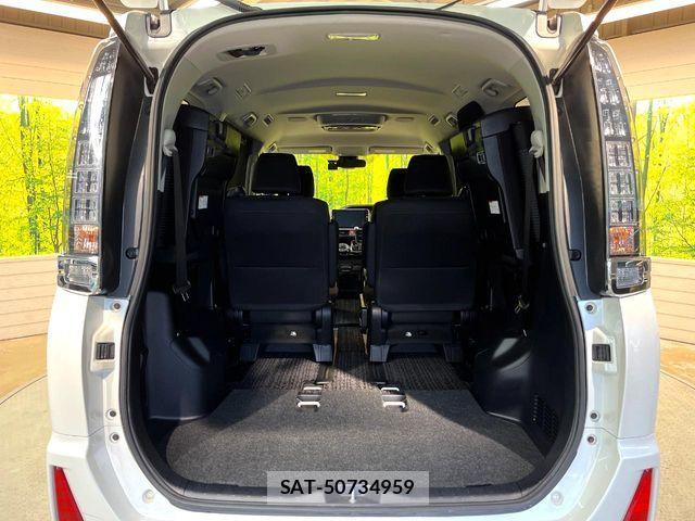 Toyota VOXY 2017-02 6678697-10