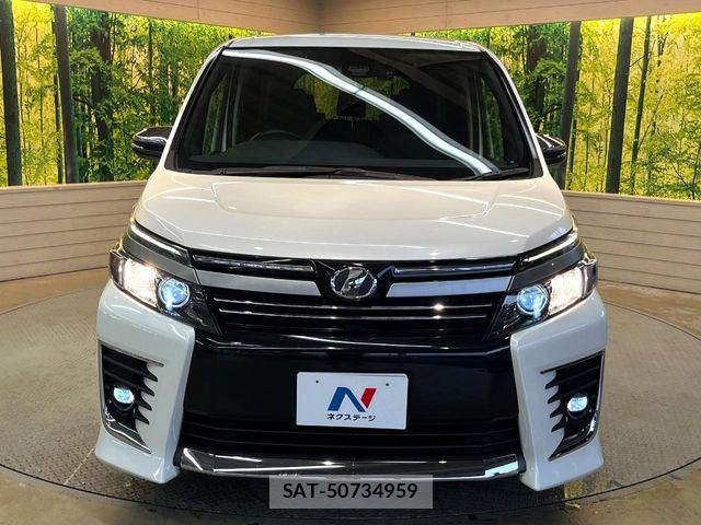 Toyota VOXY 2017-02 6678697-13