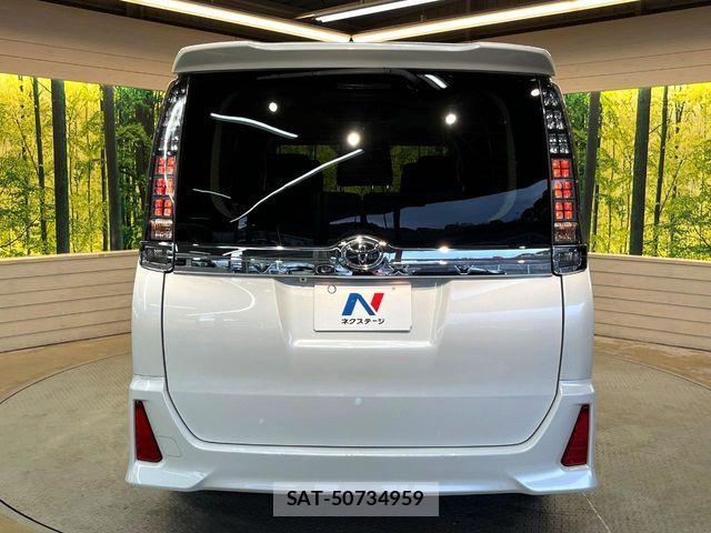 Toyota VOXY 2017-02 6678697-14