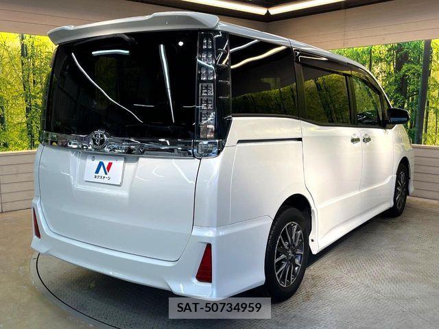 Toyota VOXY 2017-02 6678697-16