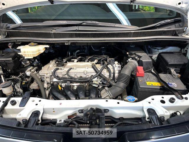 Toyota VOXY 2017-02 6678697-17