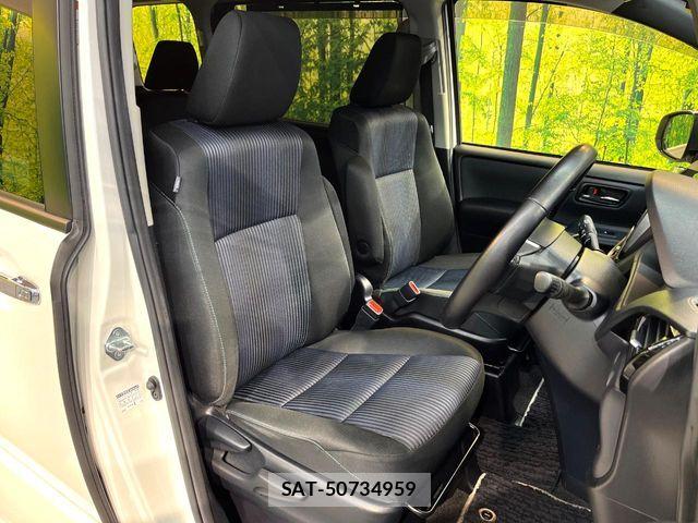 Toyota VOXY 2017-02 6678697-8