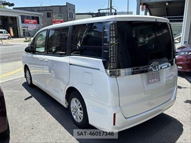 Toyota VOXY 2015-07 6678707-13