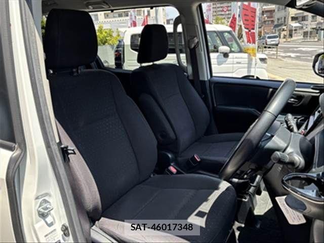 Toyota VOXY 2015-07 6678707-15