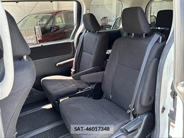 Toyota VOXY 2015-07 6678707-18