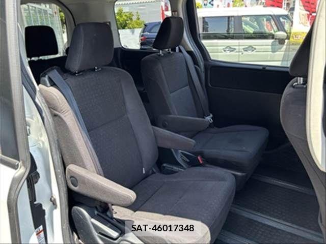 Toyota VOXY 2015-07 6678707-20