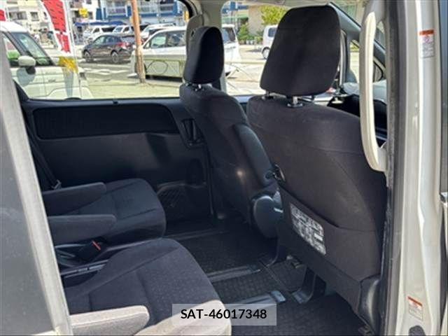 Toyota VOXY 2015-07 6678707-21