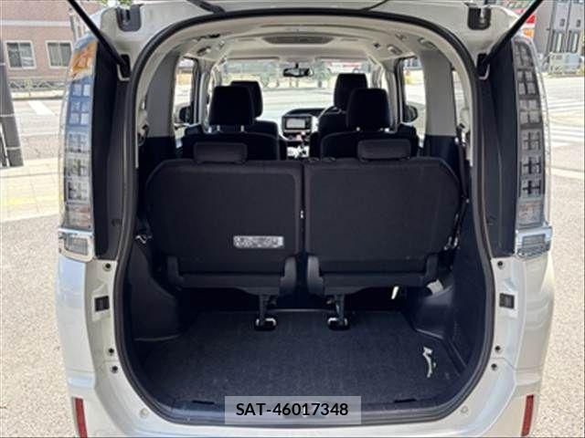 Toyota VOXY 2015-07 6678707-24