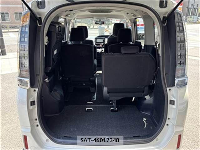 Toyota VOXY 2015-07 6678707-25