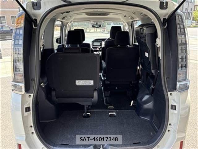 Toyota VOXY 2015-07 6678707-27