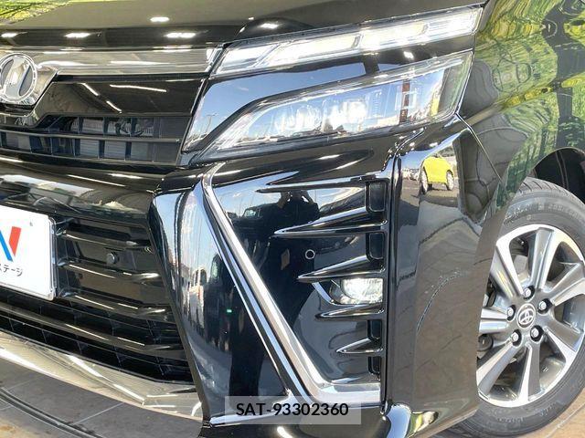 Toyota VOXY 2019-04 6678689-12