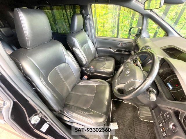 Toyota VOXY 2019-04 6678689-7