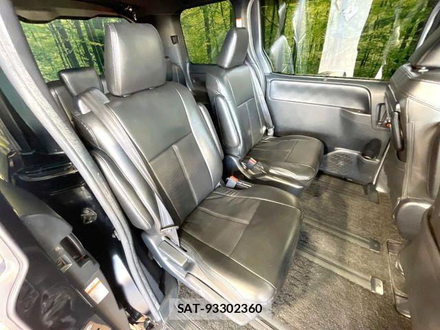 Toyota VOXY 2019-04 6678689-8